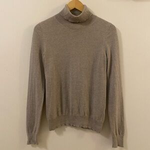 Aritzia Wilfred Free light grey turtleneck sweater.